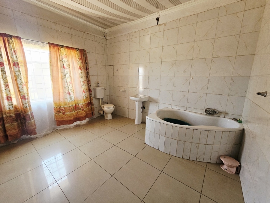 5 Bedroom Property for Sale in Hillside Gauteng