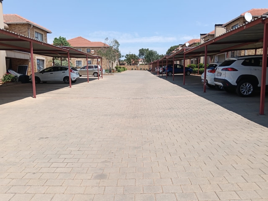 2 Bedroom Property for Sale in Randpoort Gauteng