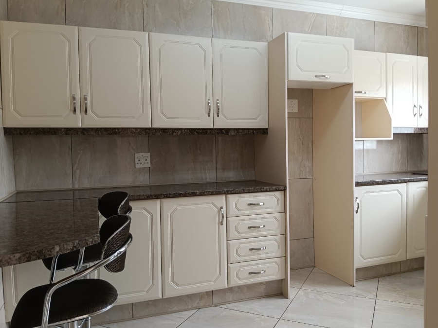 2 Bedroom Property for Sale in Greenhills Gauteng