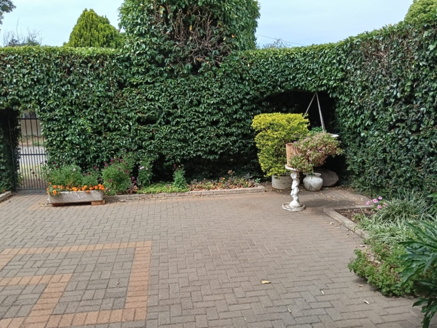 2 Bedroom Property for Sale in Greenhills Gauteng