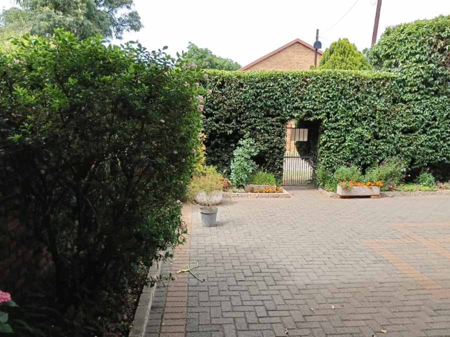 2 Bedroom Property for Sale in Greenhills Gauteng