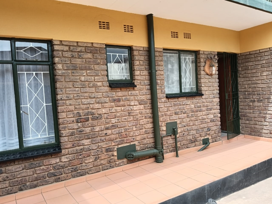 2 Bedroom Property for Sale in Greenhills Gauteng