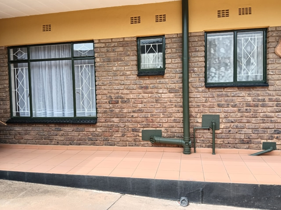 2 Bedroom Property for Sale in Greenhills Gauteng
