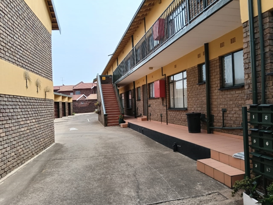 2 Bedroom Property for Sale in Greenhills Gauteng