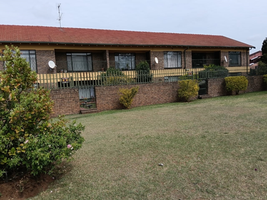 2 Bedroom Property for Sale in Greenhills Gauteng