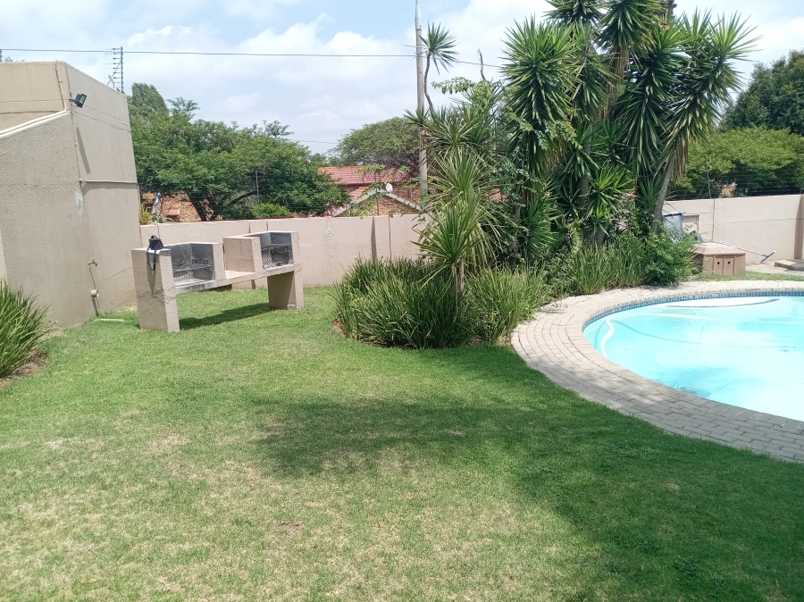 2 Bedroom Property for Sale in Radiokop Gauteng