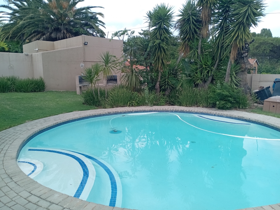 2 Bedroom Property for Sale in Radiokop Gauteng