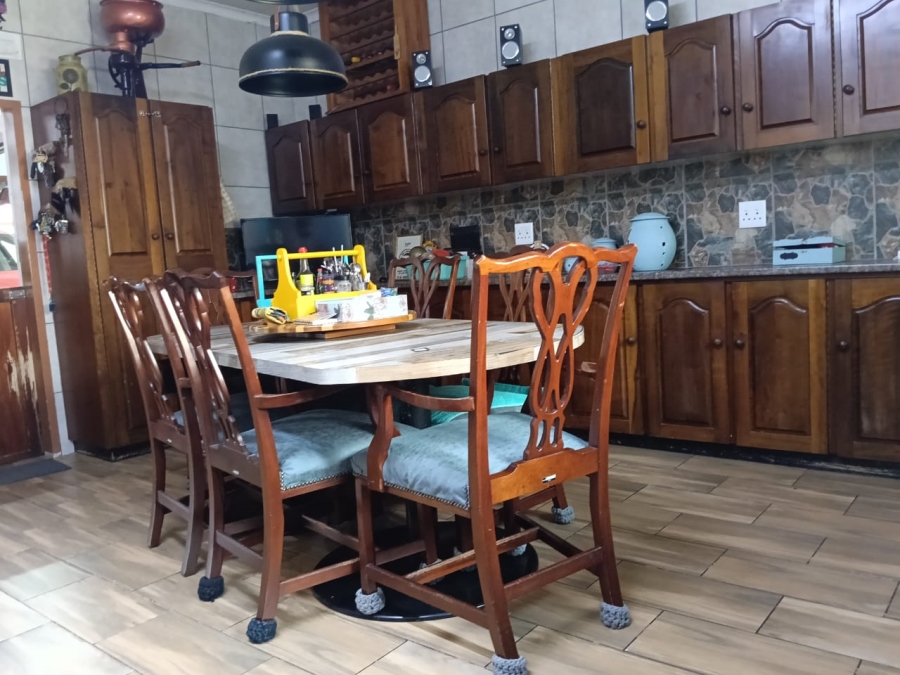 4 Bedroom Property for Sale in Helikonpark Gauteng