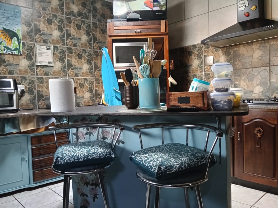 4 Bedroom Property for Sale in Helikonpark Gauteng