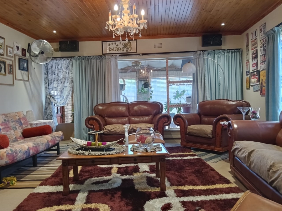 4 Bedroom Property for Sale in Helikonpark Gauteng