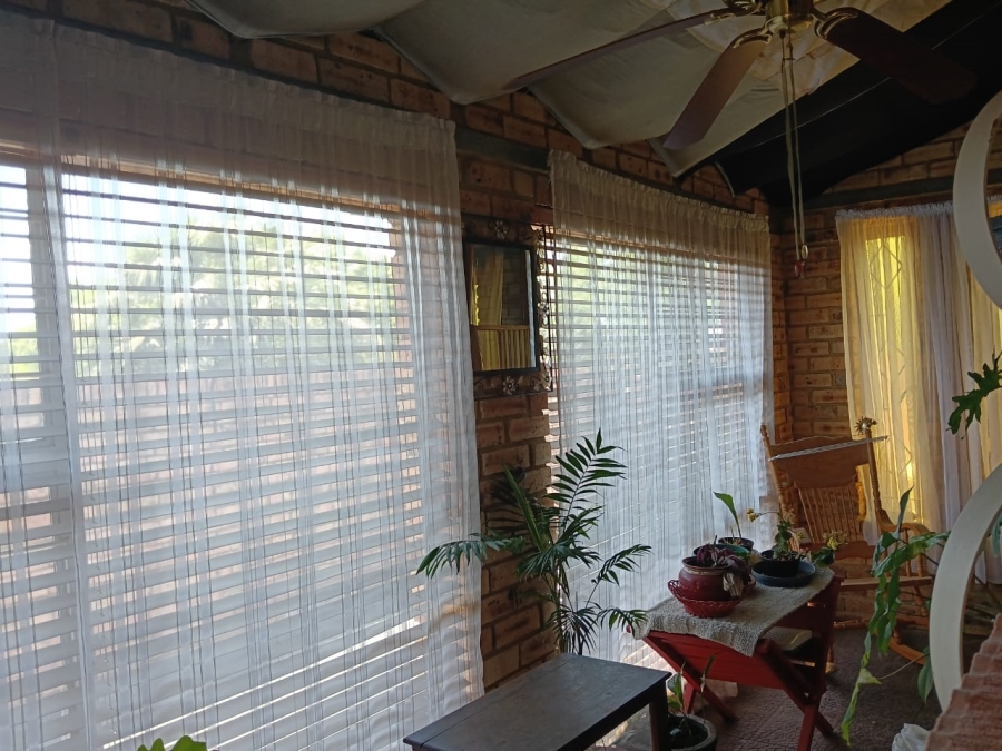 4 Bedroom Property for Sale in Helikonpark Gauteng