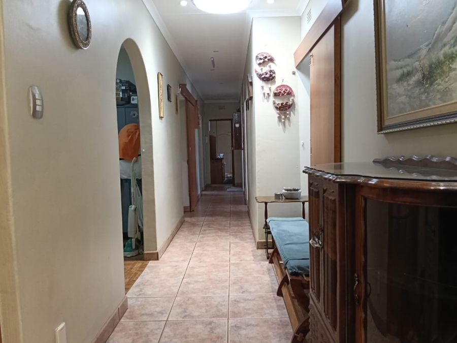 4 Bedroom Property for Sale in Helikonpark Gauteng