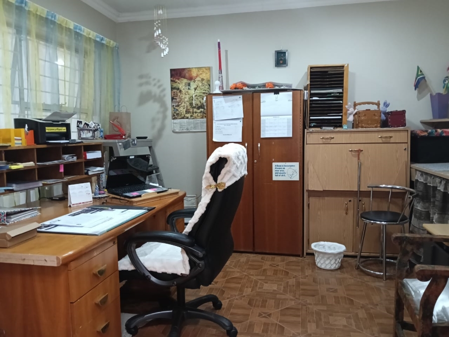 4 Bedroom Property for Sale in Helikonpark Gauteng