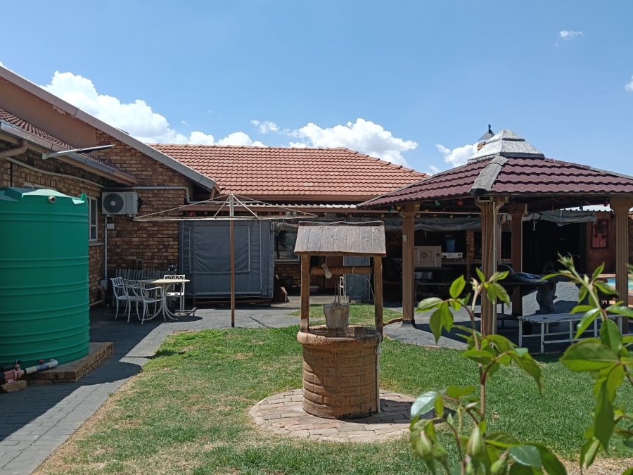 4 Bedroom Property for Sale in Helikonpark Gauteng