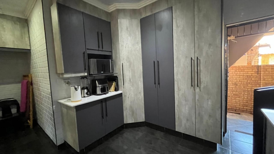 3 Bedroom Property for Sale in Greenhills Gauteng