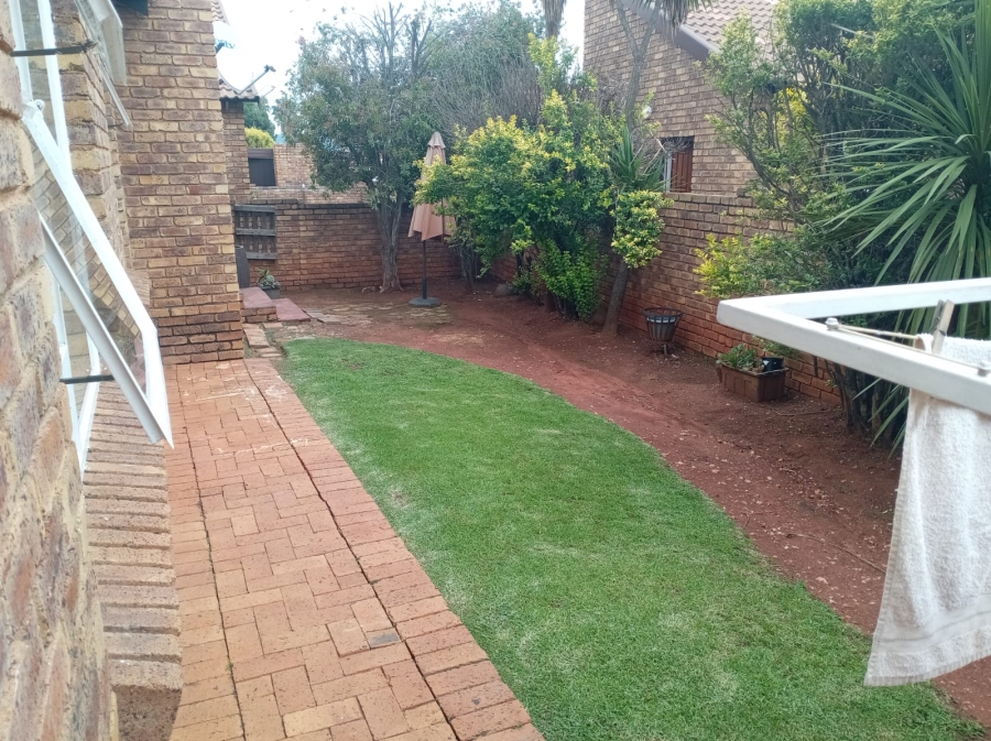 3 Bedroom Property for Sale in Weltevreden Park Gauteng
