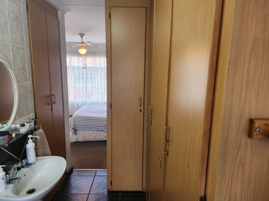 3 Bedroom Property for Sale in Noordheuwel Gauteng