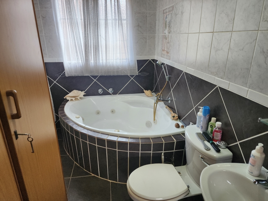 3 Bedroom Property for Sale in Noordheuwel Gauteng