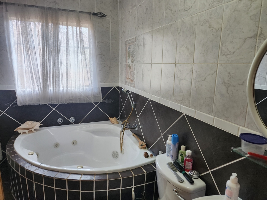 3 Bedroom Property for Sale in Noordheuwel Gauteng