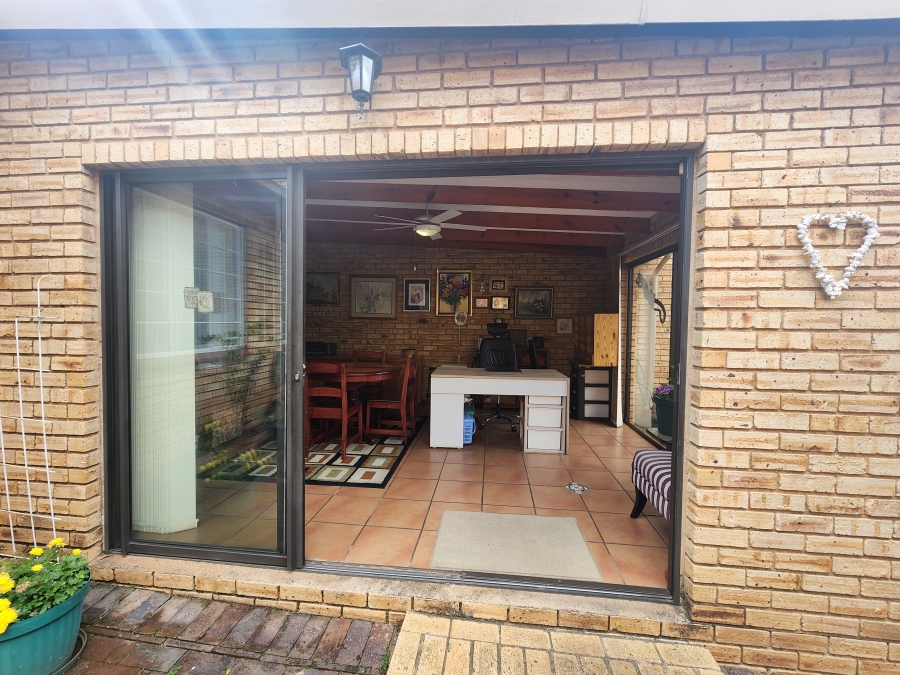 3 Bedroom Property for Sale in Noordheuwel Gauteng
