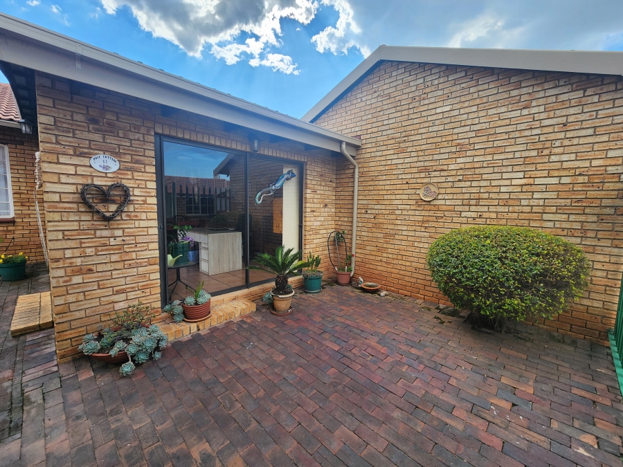 3 Bedroom Property for Sale in Noordheuwel Gauteng