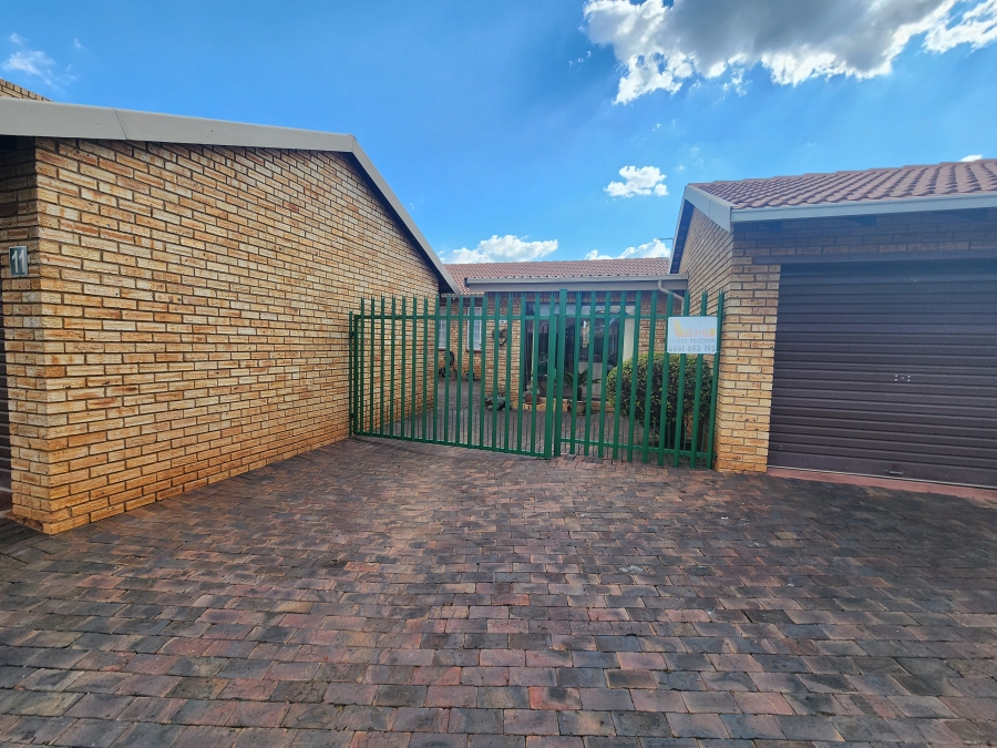 3 Bedroom Property for Sale in Noordheuwel Gauteng