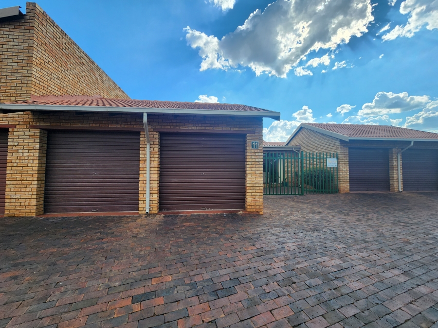 3 Bedroom Property for Sale in Noordheuwel Gauteng