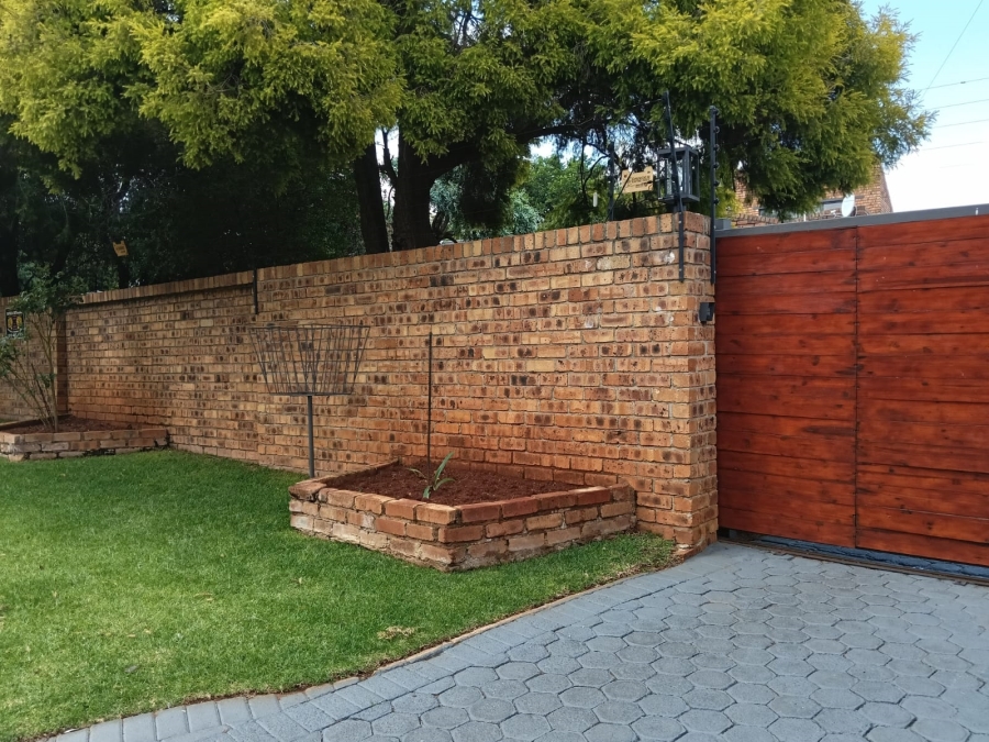 5 Bedroom Property for Sale in Greenhills Gauteng