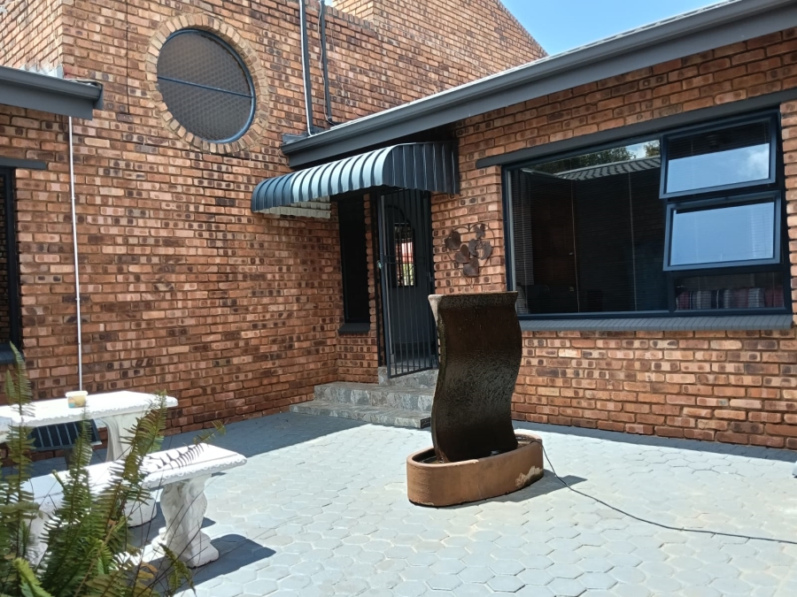 5 Bedroom Property for Sale in Greenhills Gauteng