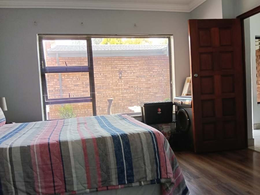 5 Bedroom Property for Sale in Greenhills Gauteng