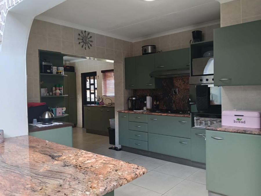 5 Bedroom Property for Sale in Greenhills Gauteng