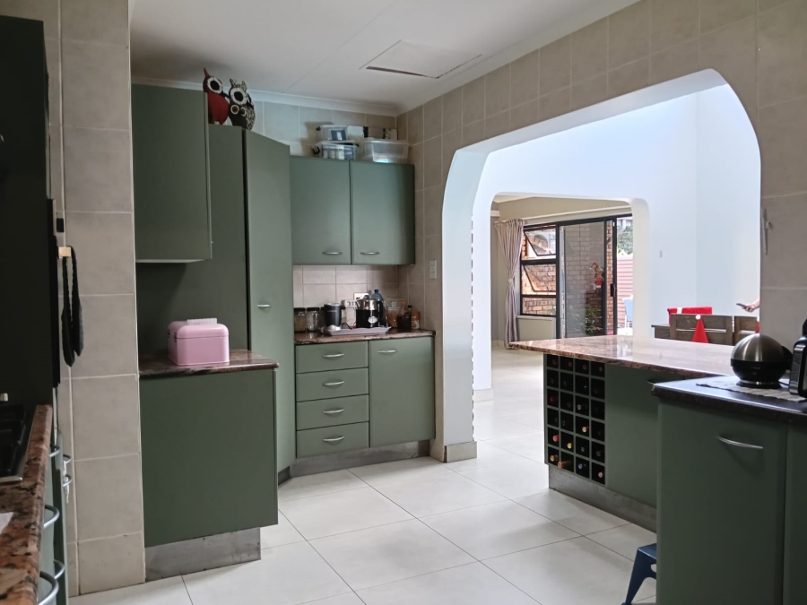 5 Bedroom Property for Sale in Greenhills Gauteng