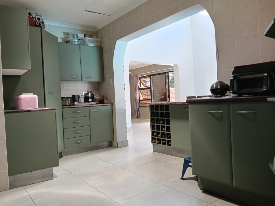 5 Bedroom Property for Sale in Greenhills Gauteng