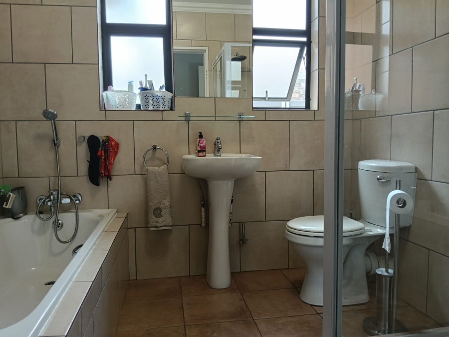 5 Bedroom Property for Sale in Greenhills Gauteng