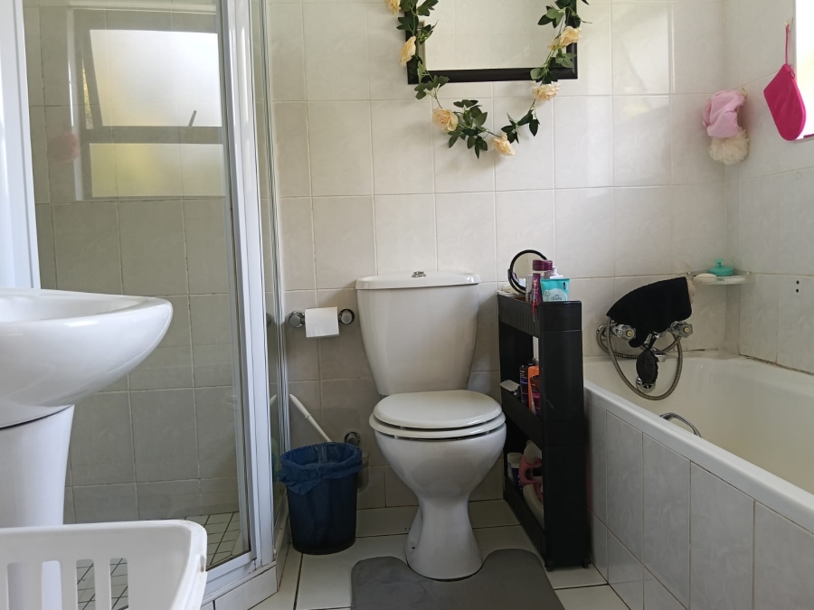 5 Bedroom Property for Sale in Greenhills Gauteng