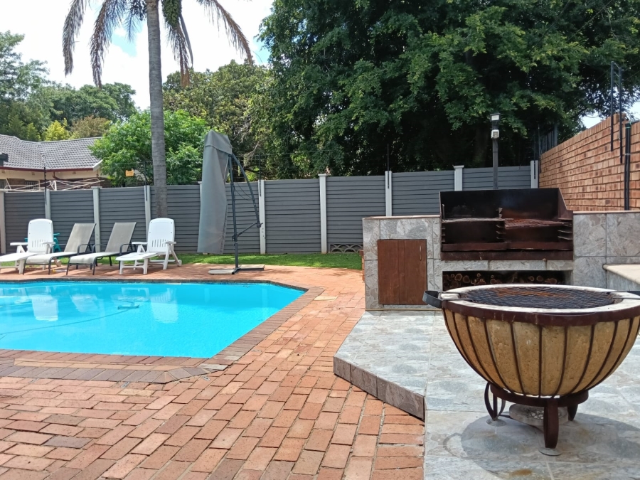 5 Bedroom Property for Sale in Greenhills Gauteng