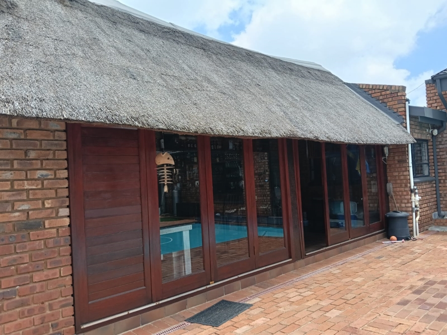 5 Bedroom Property for Sale in Greenhills Gauteng