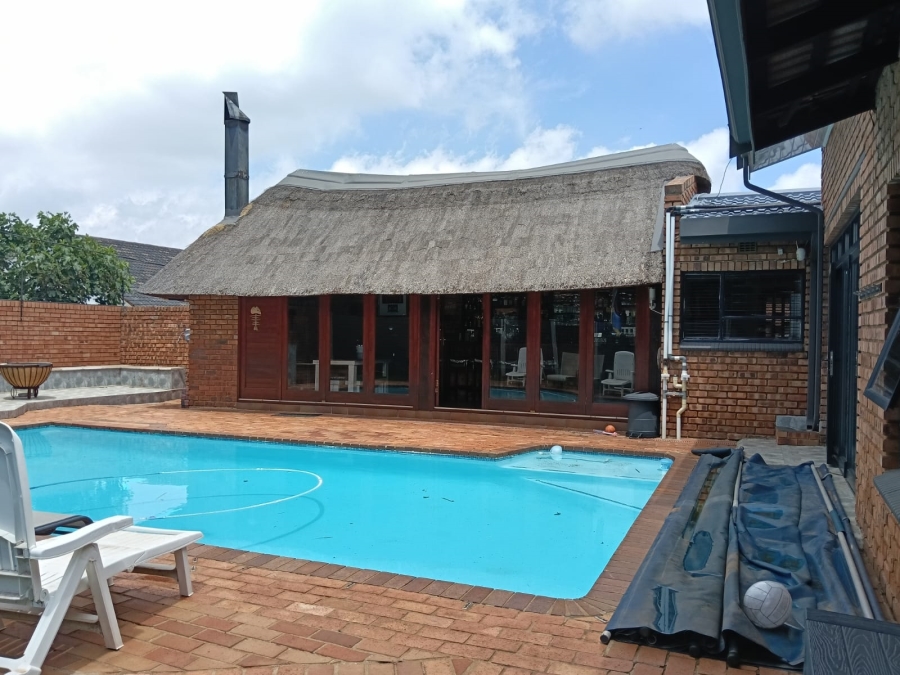 5 Bedroom Property for Sale in Greenhills Gauteng