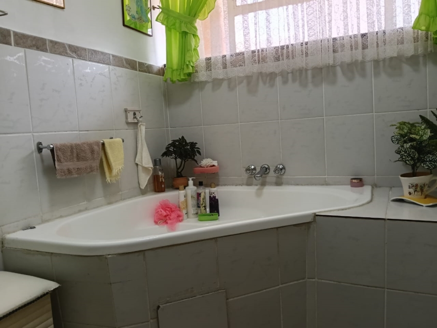 2 Bedroom Property for Sale in Greenhills Gauteng