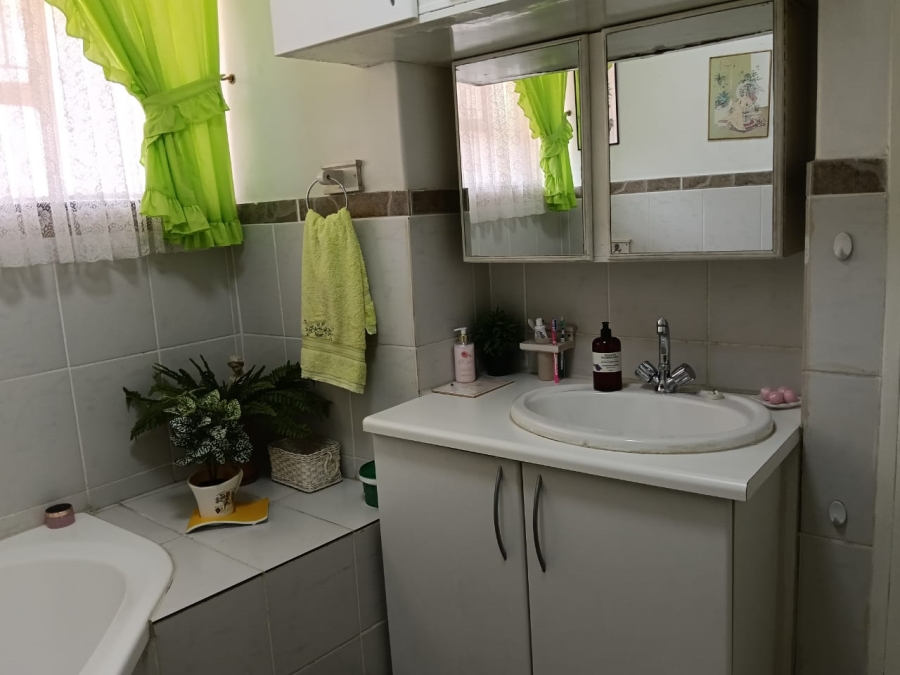 2 Bedroom Property for Sale in Greenhills Gauteng