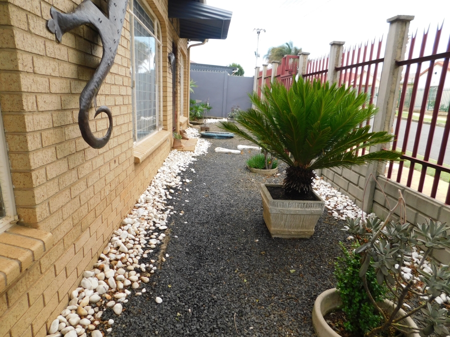 4 Bedroom Property for Sale in Krugersdorp West Gauteng