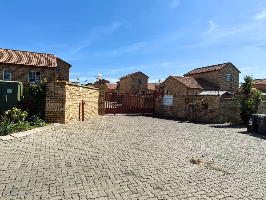 3 Bedroom Property for Sale in Groblerpark Gauteng