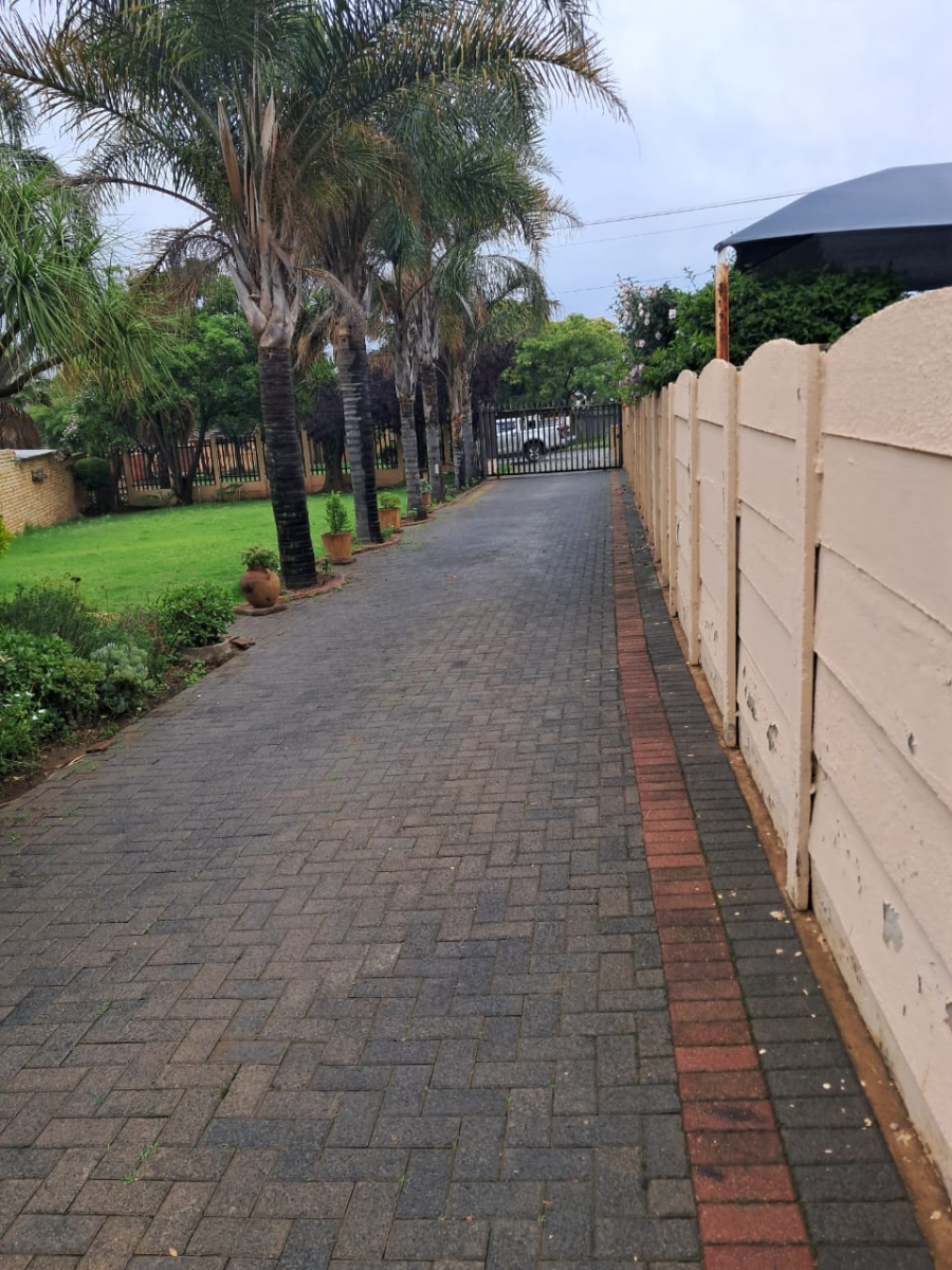 4 Bedroom Property for Sale in Greenhills Gauteng