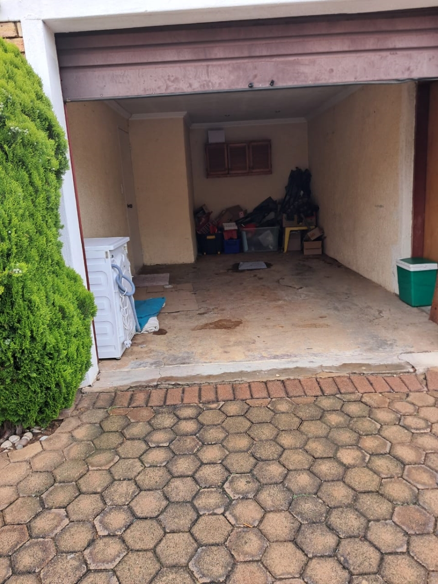 4 Bedroom Property for Sale in Greenhills Gauteng