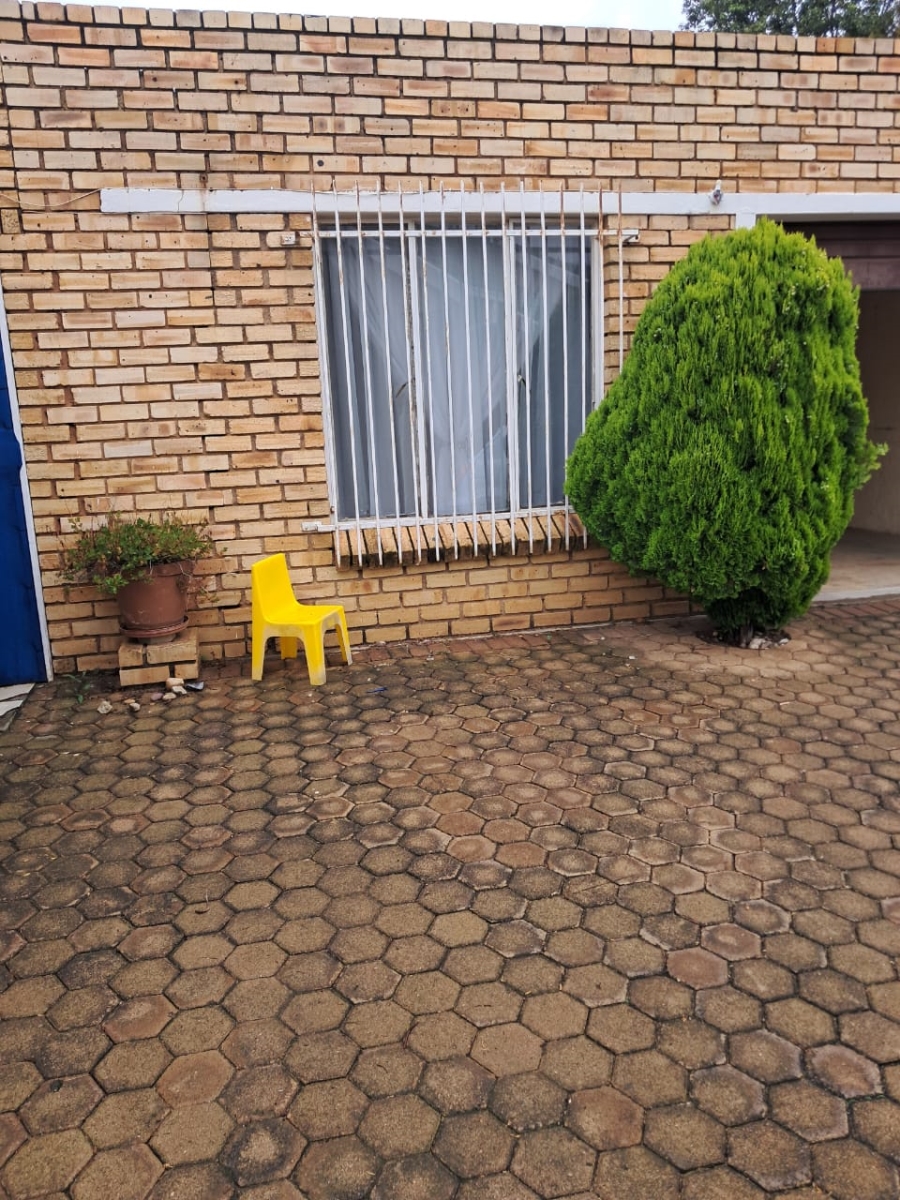 4 Bedroom Property for Sale in Greenhills Gauteng