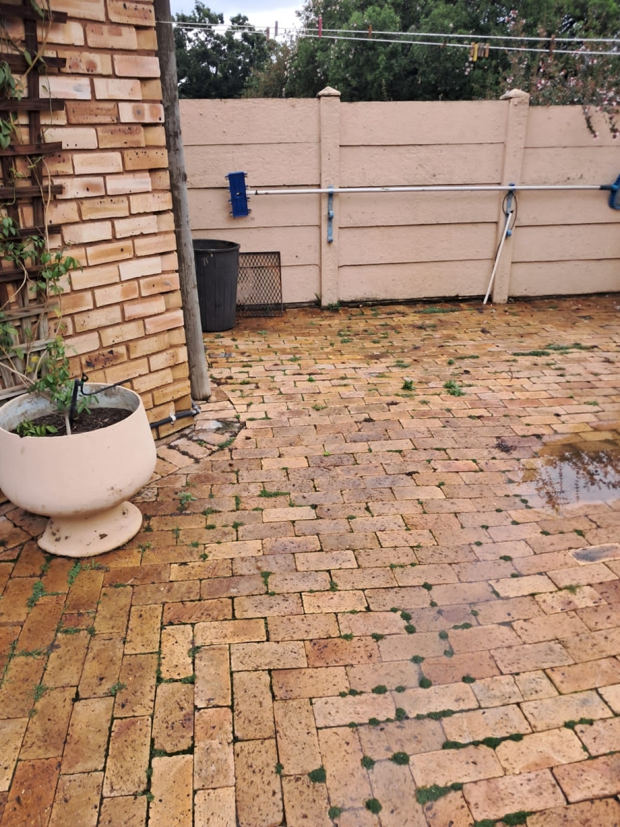 4 Bedroom Property for Sale in Greenhills Gauteng