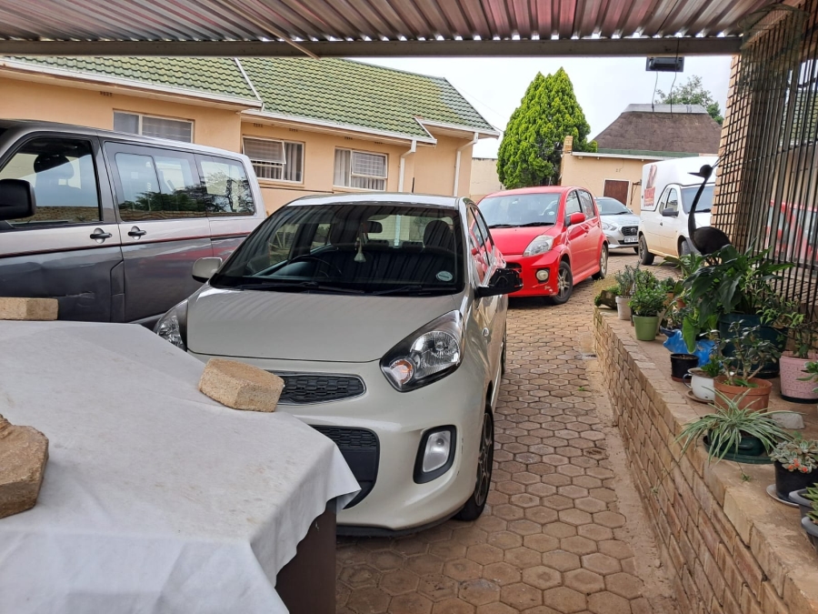 4 Bedroom Property for Sale in Greenhills Gauteng