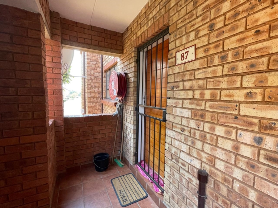 2 Bedroom Property for Sale in Weltevreden Park Gauteng