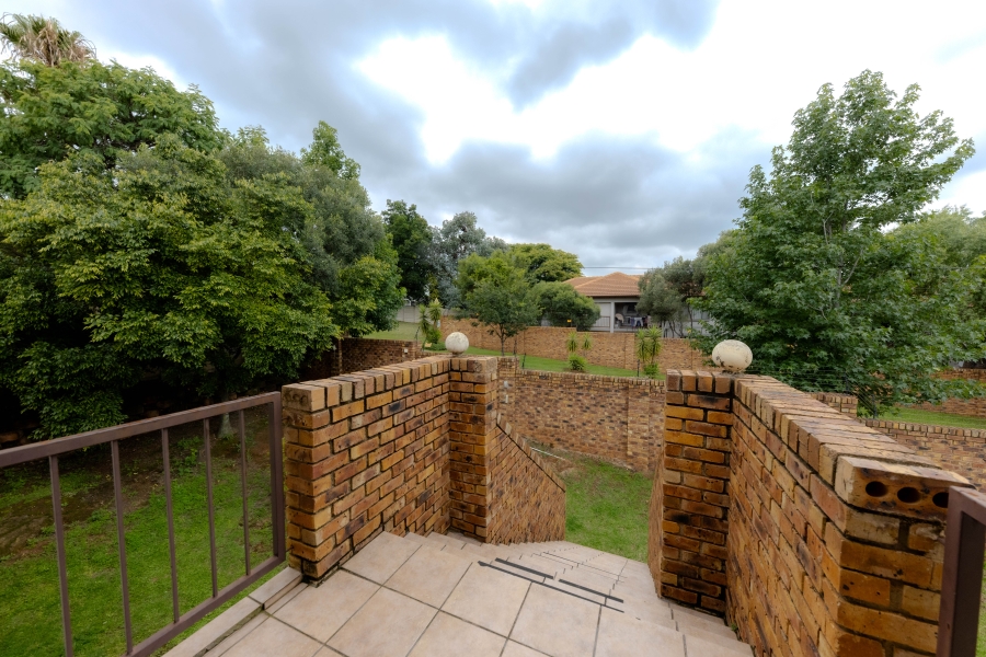 2 Bedroom Property for Sale in Wilgeheuwel Gauteng