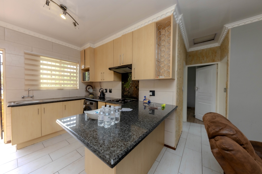 2 Bedroom Property for Sale in Wilgeheuwel Gauteng